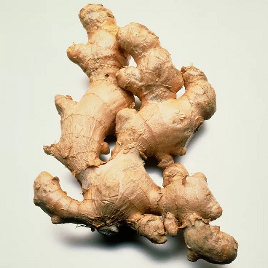 Ginger contains gingerol, a compound with powerful anti-inflammatory and antioxidant effects. 