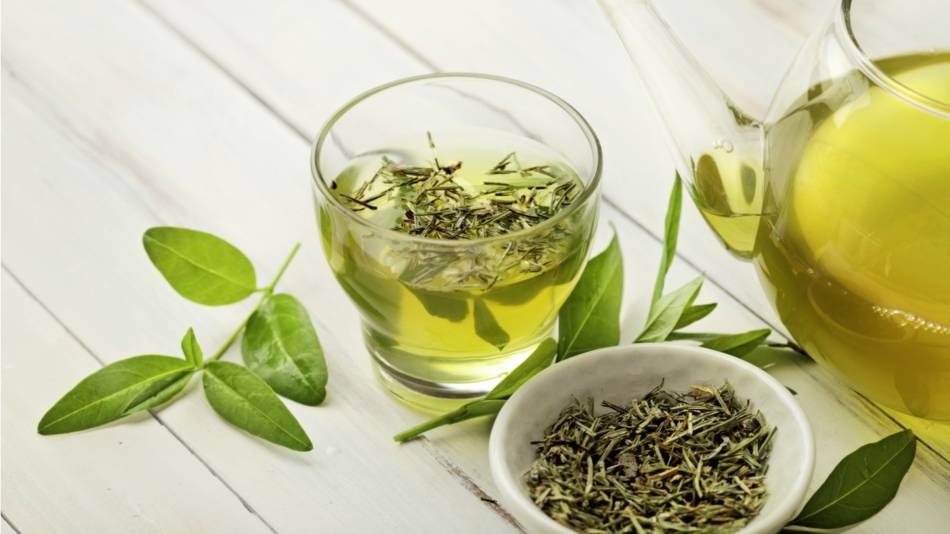 These antioxidants have powerful anti-inflammatory effects. Drinking green tea is linked to reduced inflammation.